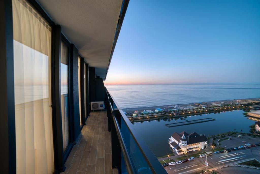 Orbi City In Batumi Batoemi Buitenkant foto